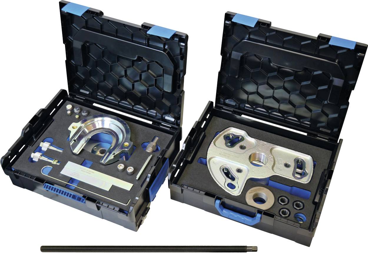 Spezialisiertes Werkzeugsatz in zwei offenen Koffern, enthaltend verschiedene Metallkomponenten und Werkzeuge, mit einem langen Stab, der davor positioniert ist.