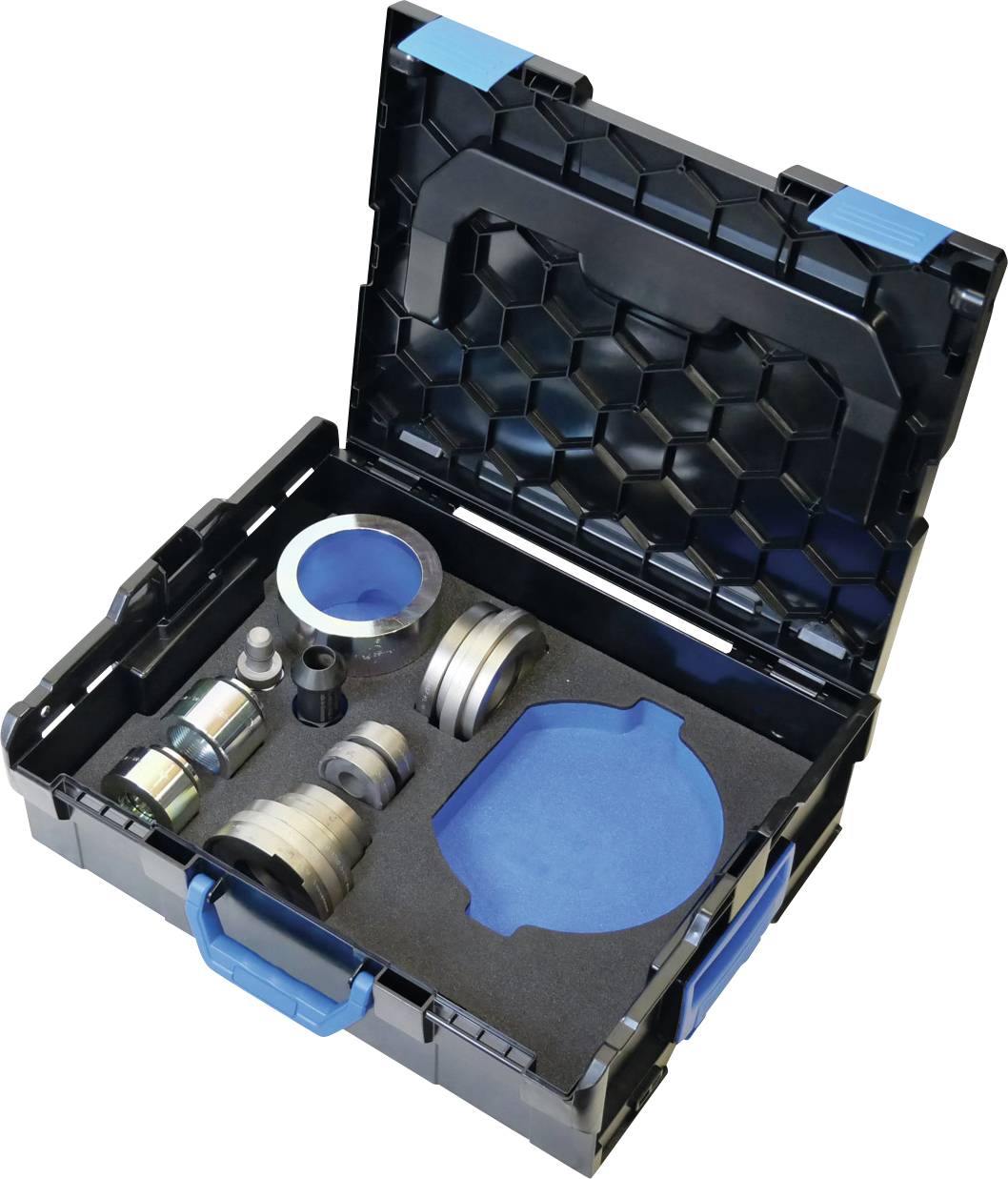 Metallischer Ring mit einer Aussparung, mit einer schimmernden Oberfläche in den Farbtönen Grün, Gold und Violett.