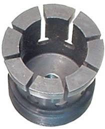 Ein weißer Keramik-Abstandshalter mit zentralem Loch, der zur Isolierung oder Trennung in mechanischen Baugruppen verwendet wird.