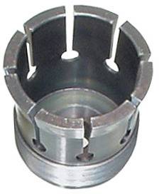 Eine metallische segmentierte Spannzange, die in Maschinen verwendet wird, von oben gezeigt. Sie hat Schlitze und ist so konstruiert, dass sie Objekte sicher hält.