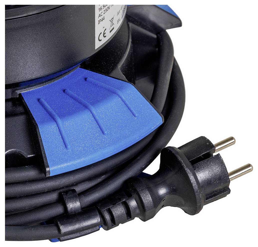 Eine Nahaufnahme eines aufgerollten schwarzen Stromkabels mit europäischem Stecker, angeschlossen an ein Gerät in einem schwarzen und blauen Kunststoffgehäuse, das die CE-Kennzeichnung zeigt.