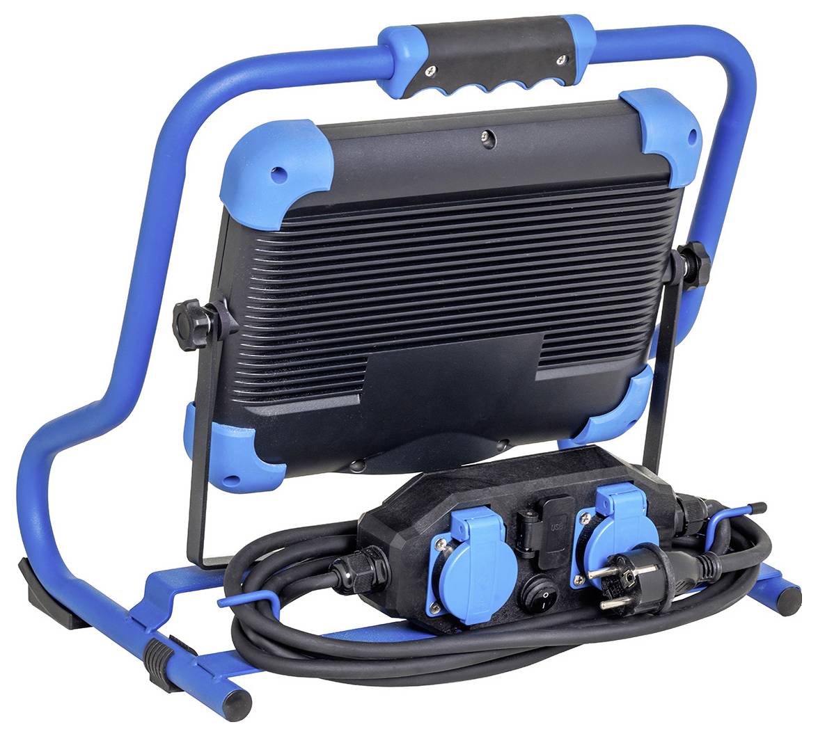 Eine tragbare LED-Arbeitsleuchte mit robustem blauem Rahmen und Gummigriff, mit mehreren Stromabnehmern für vielseitige Werkzeugverbindung.