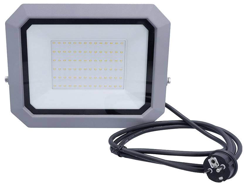 Ein rechteckiges LED-Flutlicht mit dunklem Rahmen, verbunden mit einem schwarzen Stromkabel mit Stecker.