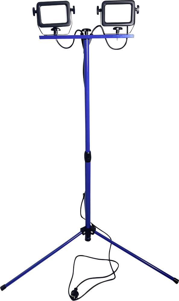 Ein blauer Dreibein-Stativ steht da und trägt zwei rechteckige Flutlichter. Kabel hängen von den Leuchten herunter und deuten darauf hin, dass sie mit Strom versorgt werden.