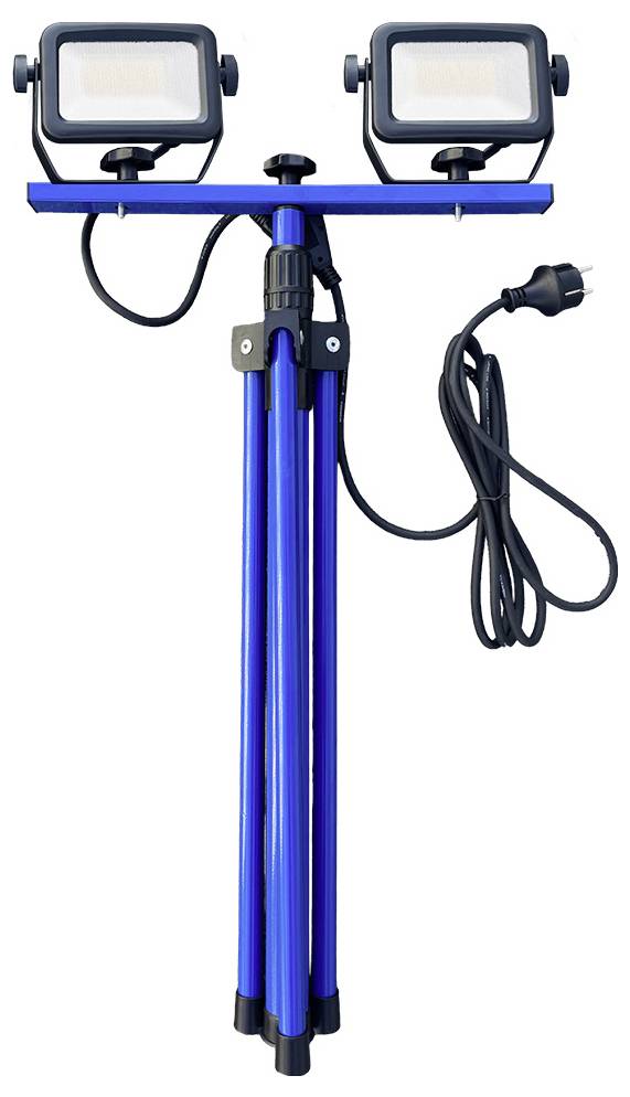 Ein blauer Stativ mit verstellbaren Beinen stützt zwei rechteckige LED-Flutlichter. Ein Stromkabel mit einem Stecker führt von den Lichtern aus.