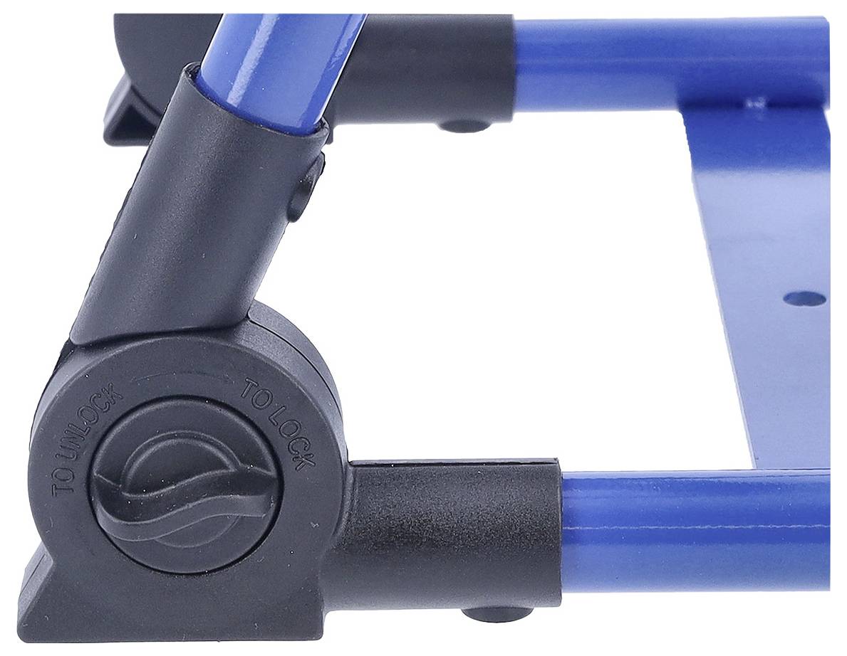 Nahaufnahme eines blau-schwarzen Verriegelungsmechanismus auf einem klappbaren Ständer, der einen Drehknopf mit der Aufschrift 