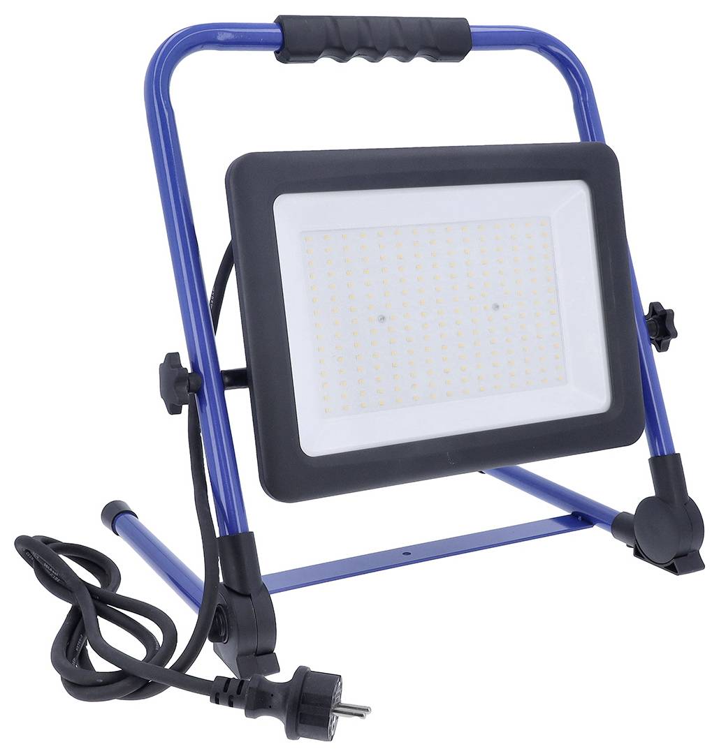 Stahlrohr, das mit verstellbaren Halterungen an der Decke befestigt ist, um Stabilität und Unterstützung zu gewährleisten und eine Strukturintegrationstechnik zu verdeutlichen.