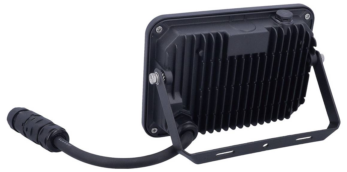 Die Rückansicht eines schwarzen LED-Flutlichts mit robustem, geripptem Design zur Wärmeableitung und einem angebrachten Kabel für die Stromversorgung.