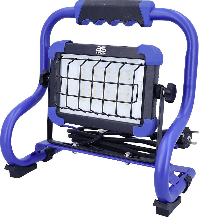 Eine tragbare LED-Arbeitsleuchte mit blauem Rahmen und einem Gitter, das das Lichtpanel abdeckt, sitzt auf einem Ständer. Sie ist für den Einsatz auf Baustellen oder in Werkstätten konzipiert.