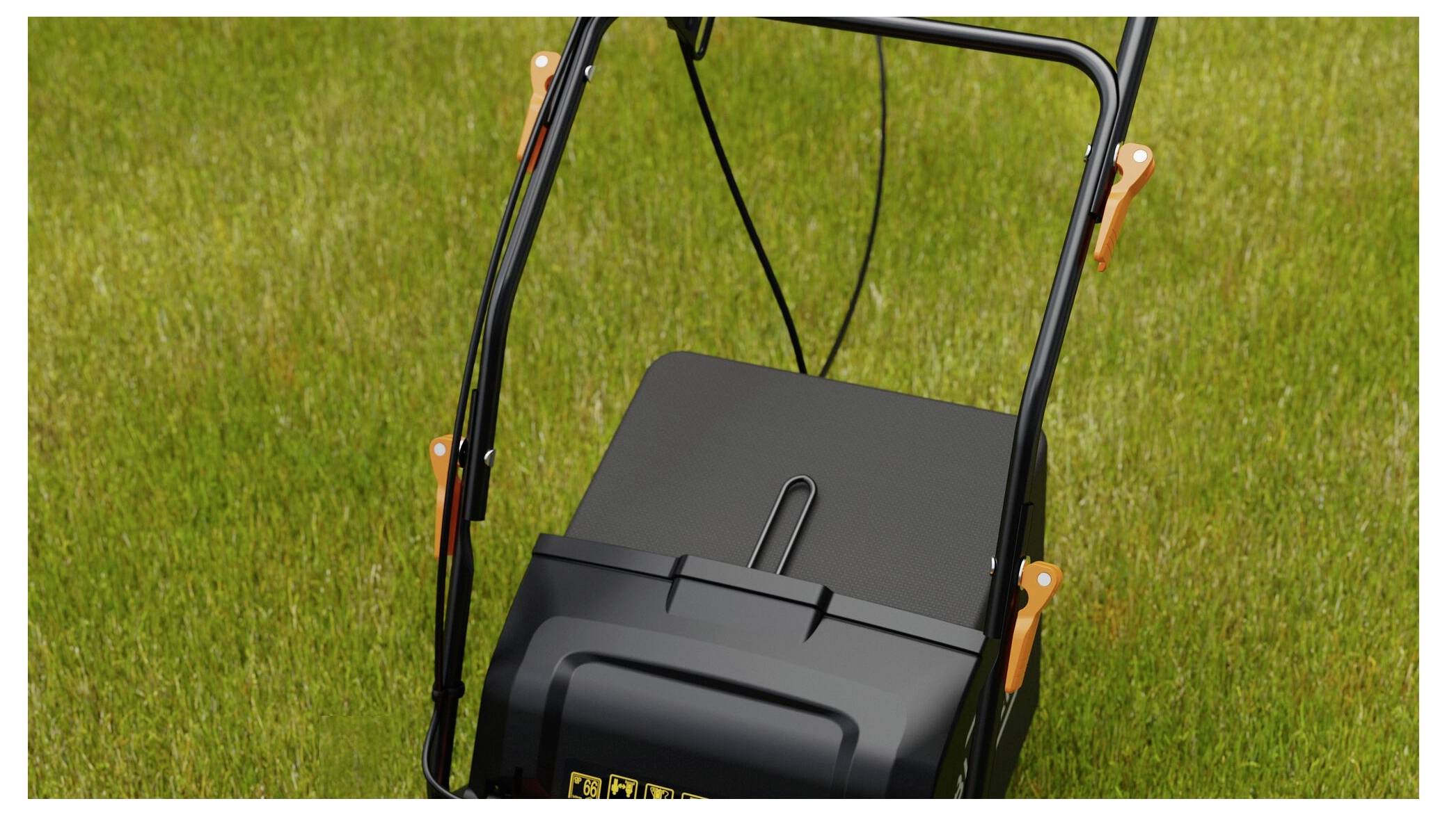 Ein schwarzer Rasenmäher mit orangefarbenen Akzenten ruht auf einem grünen Graslrasen, von oben betrachtet.