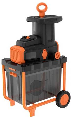 Ein schwarz-orangefarbener elektrischer Gartenhäcksler mit durchsichtigem Auffangbehälter, der die Vorderseite zeigt und zwei Räder zur Mobilität aufweist.