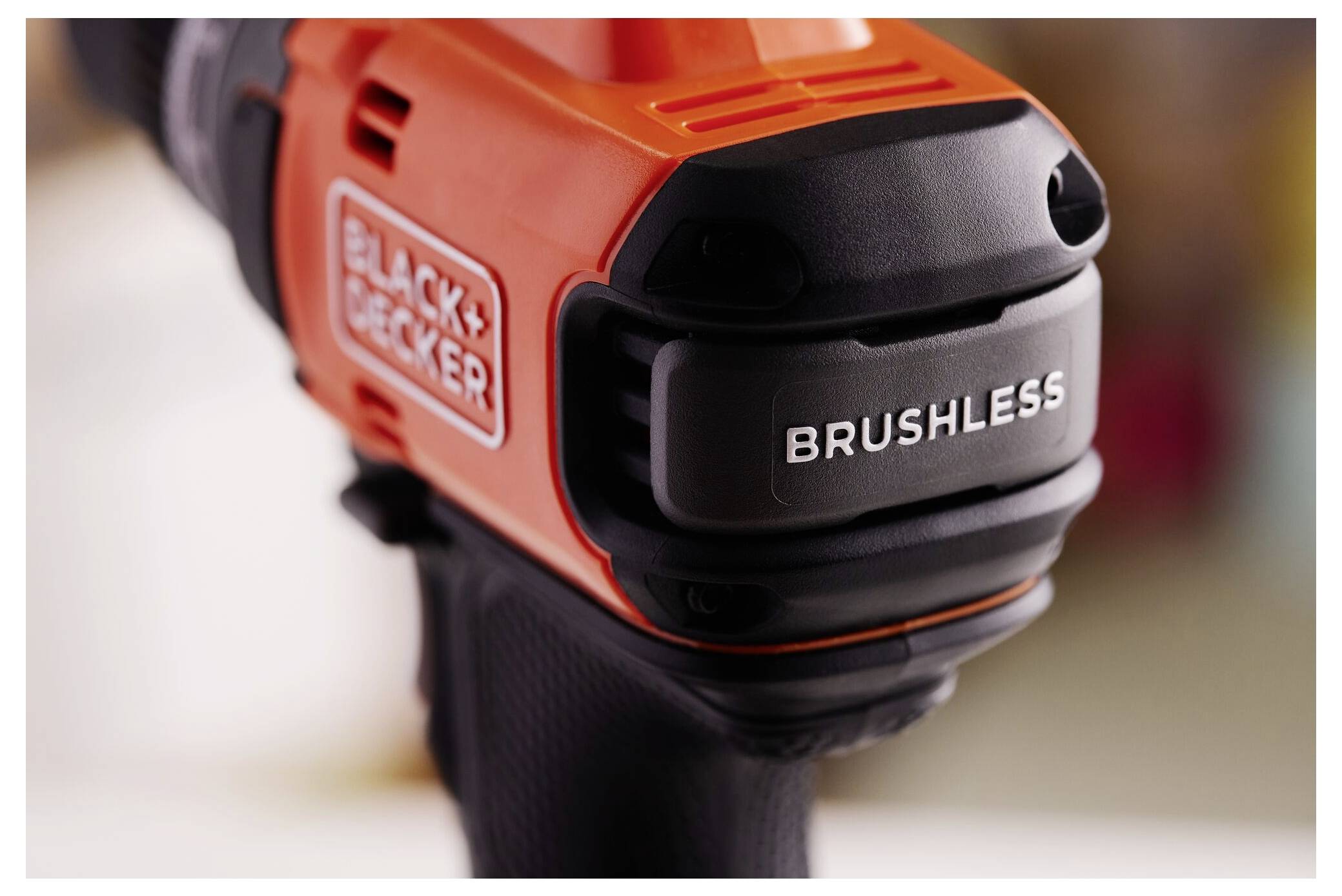 Black & Decker BLD682XN-XJ Akku-Bohrschrauber 18V Li-Ion ohne Akku, ohne Ladegerät, inkl. Koffer