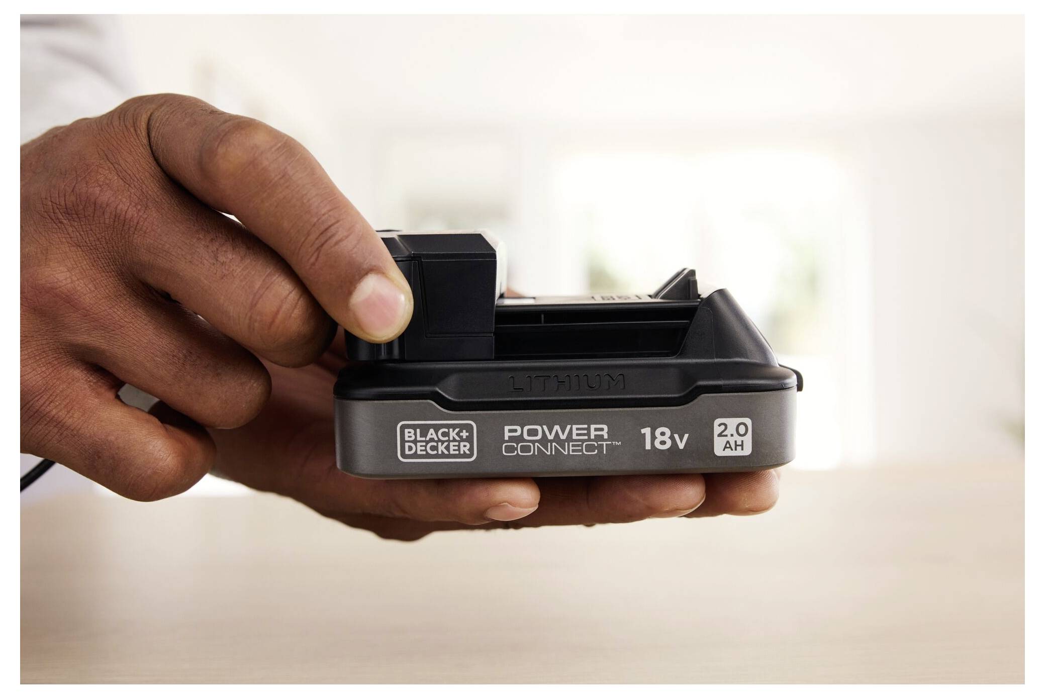 Black & Decker BDL2018S1B-QW Werkzeug-Akku und Ladegerät 18V 2Ah Li-Ion