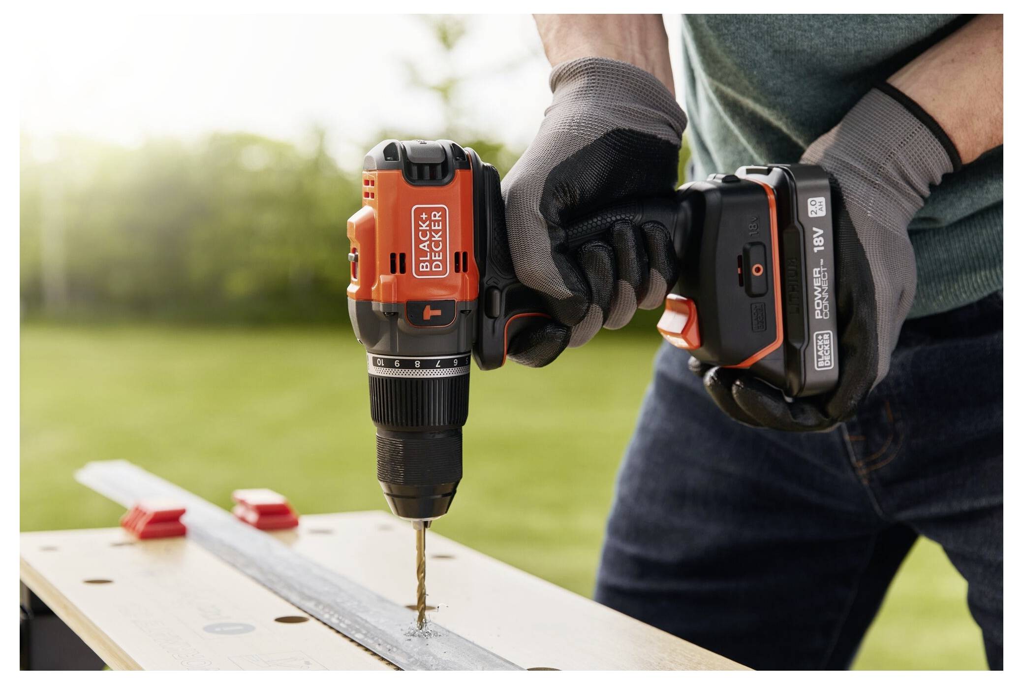 Black & Decker 2-Gang-Akku-Schlagbohrschrauber bürstenlos, ohne Akku, ohne Ladegerät, mit Zubehör