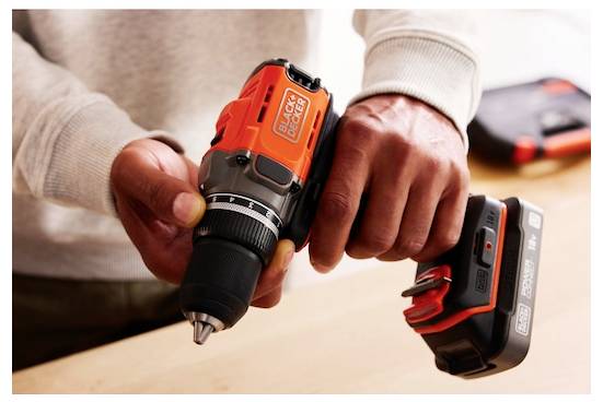 Black & Decker BCD382D2XK-QW Akku-Bohrschrauber 18 V 2.0 Ah Li-Ion inkl. 2. Akku, inkl. Ladegerät