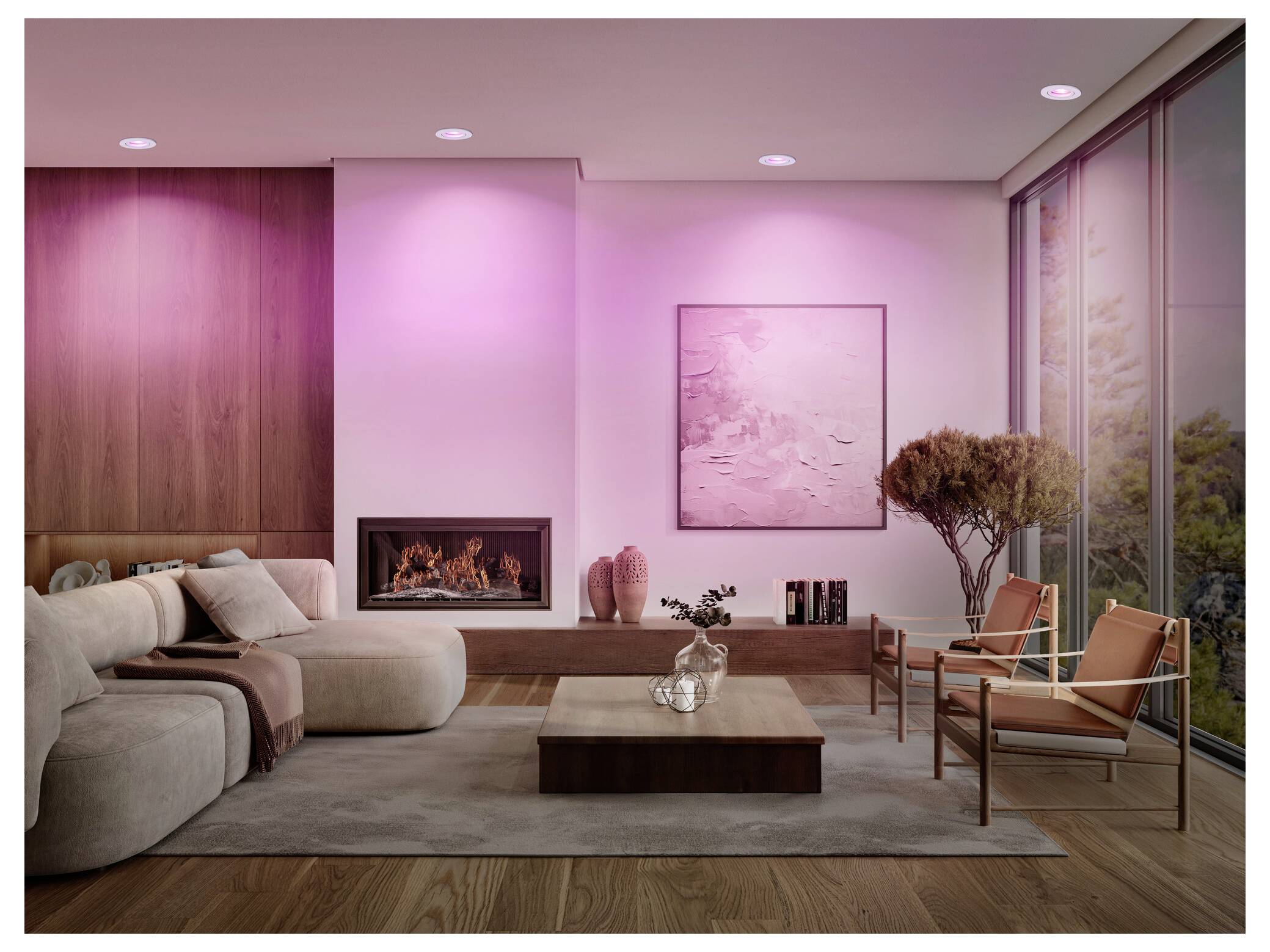 Modernes Wohnzimmer mit beigen Sofas, Holzakzenten und rosa Beleuchtung. Ein großes Fenster auf der rechten Seite bietet einen Ausblick auf den Garten.