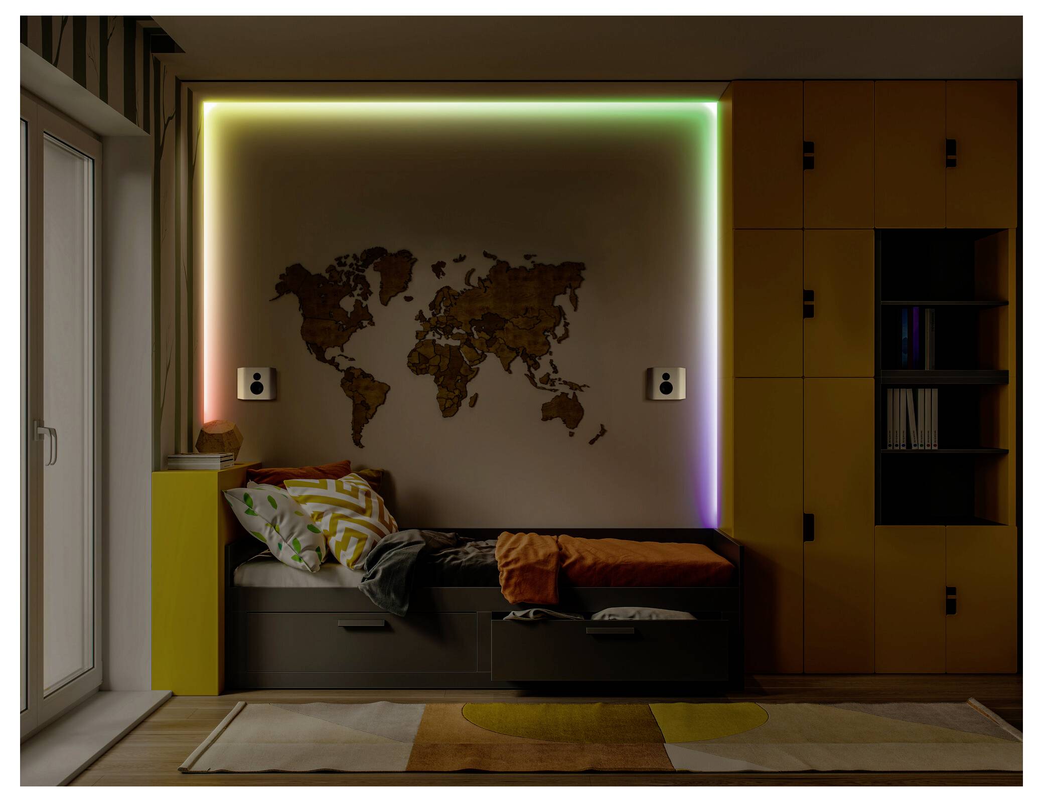 Ein gemütliches Schlafzimmer mit einem Bett, das von bunten LED-Lichtern an einer Wand mit einer Weltkarte beleuchtet wird. Auf der rechten Seite befinden sich gelbe Lagerschränke.
