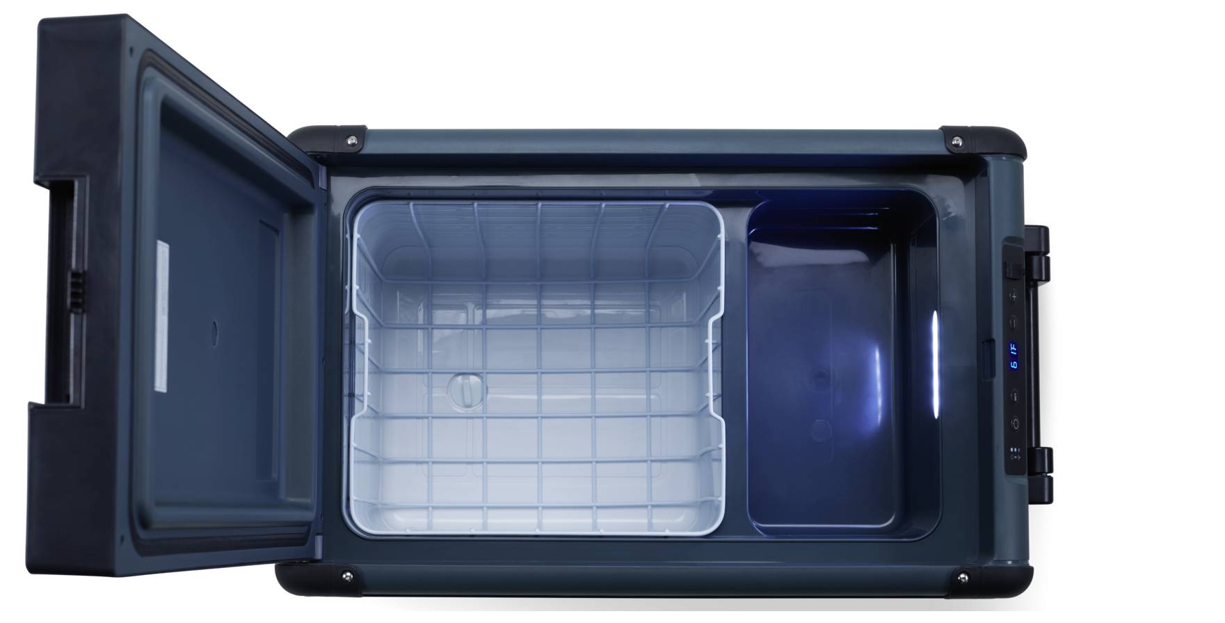 Offener kompakter Kühlschrank oder Mini-Kühlschrank mit leerem Inneren und abnehmbarem durchsichtigem Behälter, von oben betrachtet.