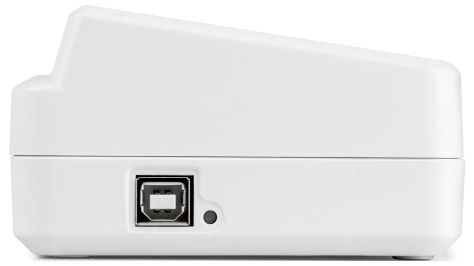 Ein weißes Gerät mit einem prominenten USB-Anschluss an der Seite, eine abgewinkelte Form, die darauf hindeutet, dass es sich um ein Peripheriegerät oder Zubehör handeln könnte, vor einem einfachen Hintergrund.