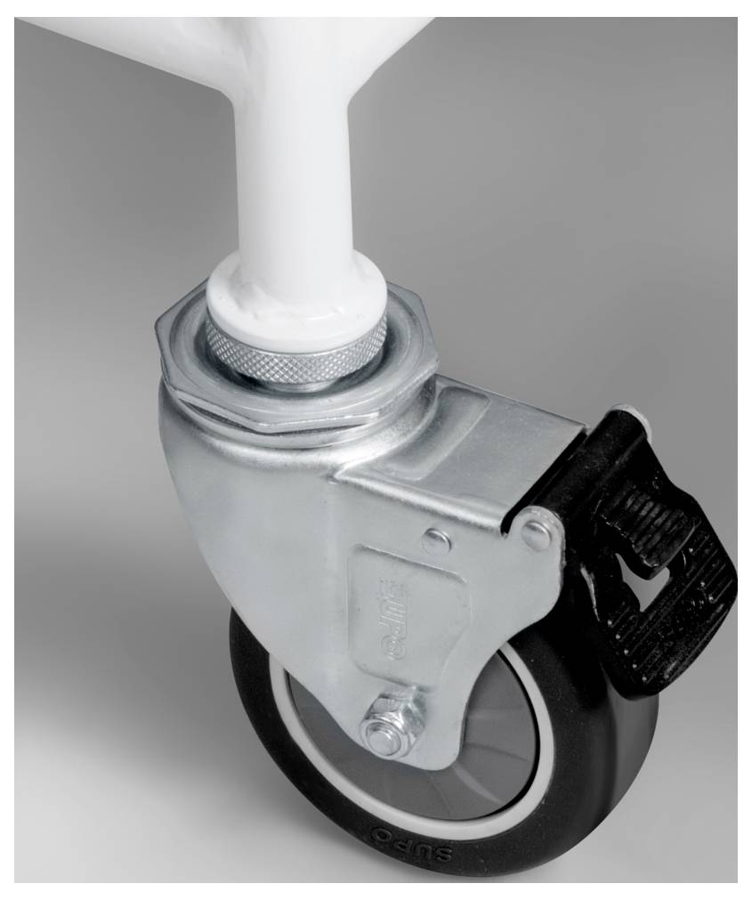 Eine Nahaufnahme eines schwenkbaren Lenkrads, das an einer Metallhalterung befestigt ist, wobei das Design des Rads und der Befestigungsmechanismus hervorgehoben werden.