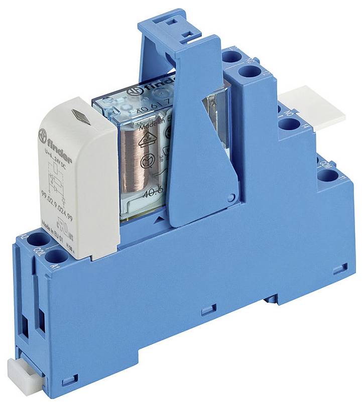 Ein blau-weißes elektronisches Relaismodul mit sichtbarer Spule und Anschlussklemmen, das zum Schalten von Stromkreisen verwendet wird.