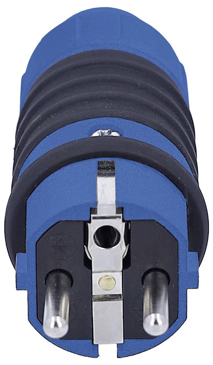 Ein blauer und schwarzer europäischer zweipoliger Elektrostecker, von vorne betrachtet, mit Kontaktstiften und einer Erdungsklemme auf weißem Hintergrund.