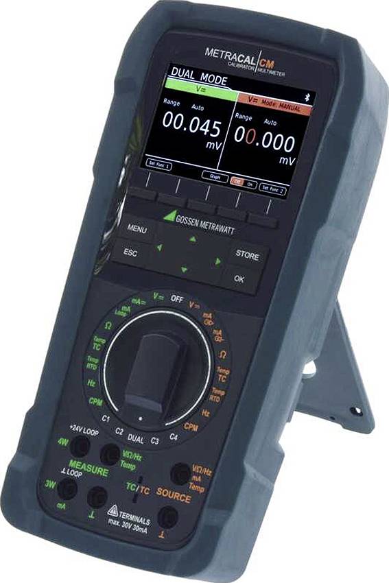 Digitales Multimeter zeigt 