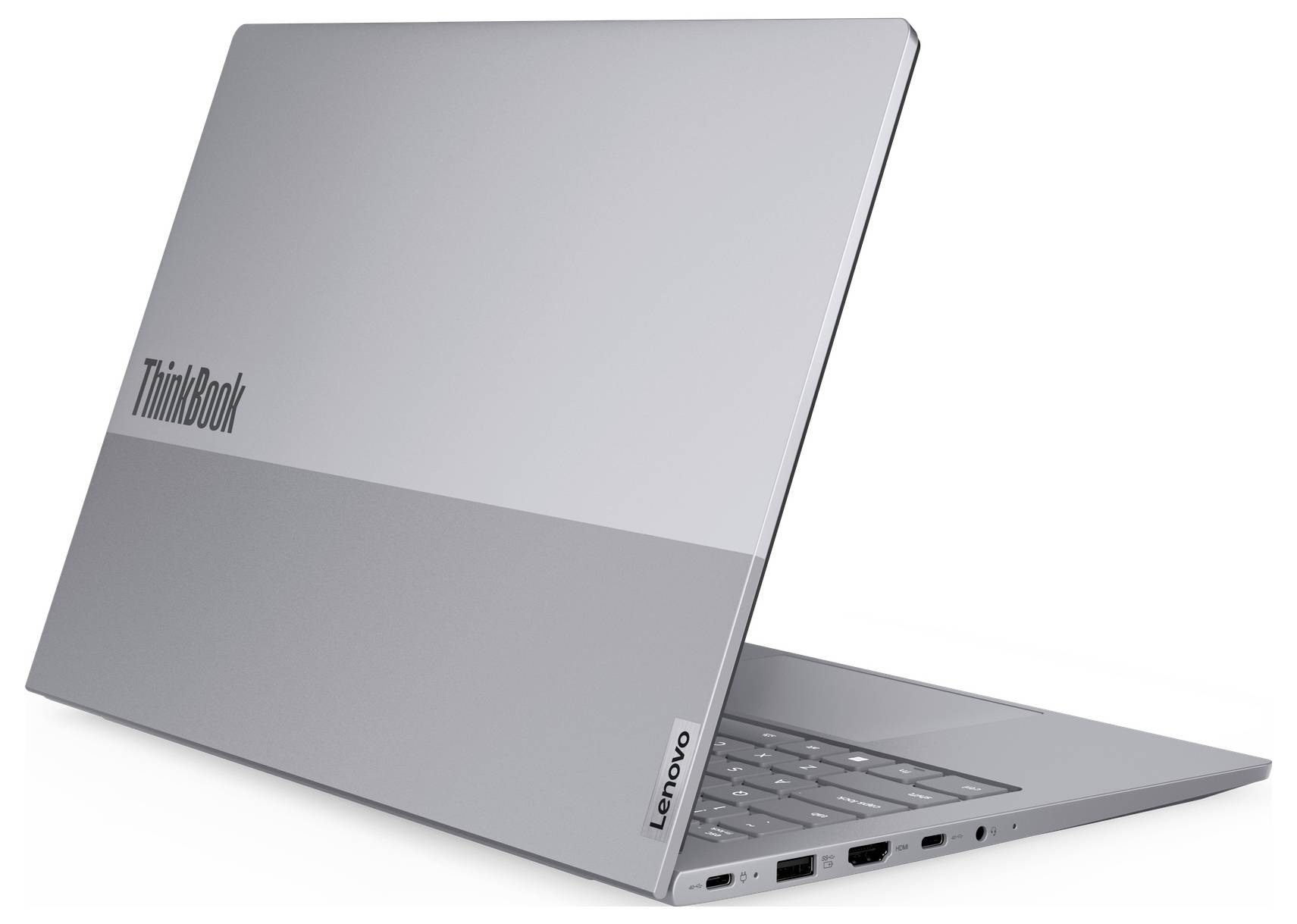 Silberner Lenovo ThinkBook-Laptop, teilweise geöffnet, mit sichtbarer Tastatur, Anschlüssen und bedrucktem Deckel auf weißem Hintergrund.