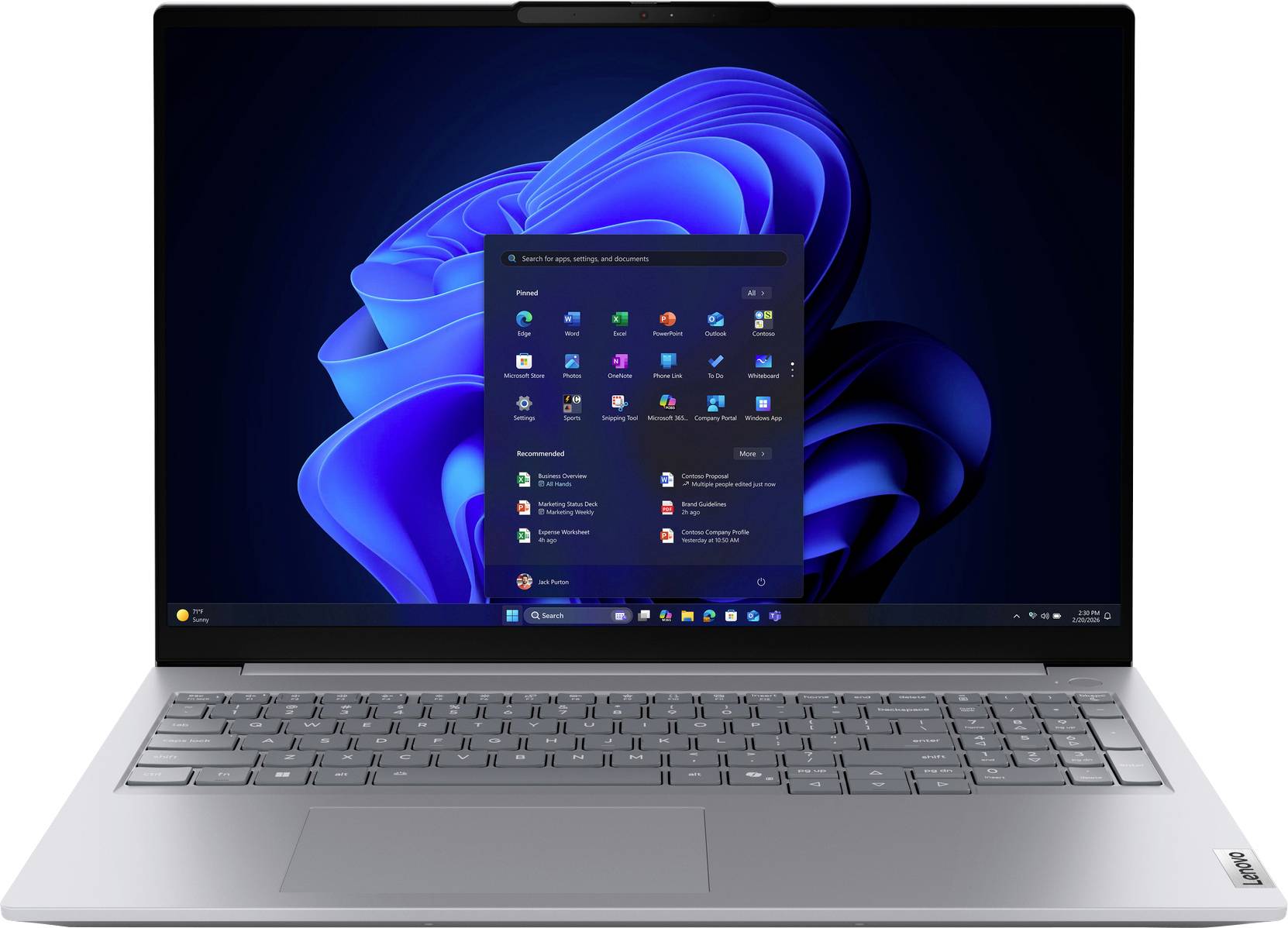 Ein Laptop, auf dem der Windows 11-Startbildschirm mit Anwendungssymbolen angezeigt wird. Der Hintergrund zeigt ein blaues, abstraktes Design.