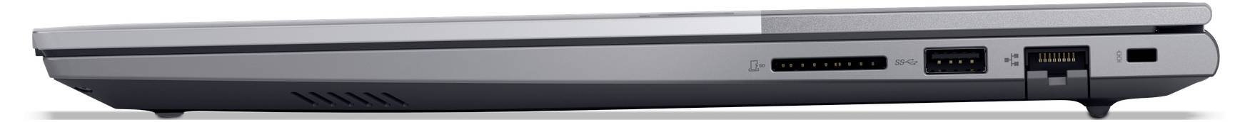 Seitenansicht eines geschlossenen grauen Laptops, die das dünne Profil, Lüftungsöffnungen und seitliche Anschlüsse zeigt.