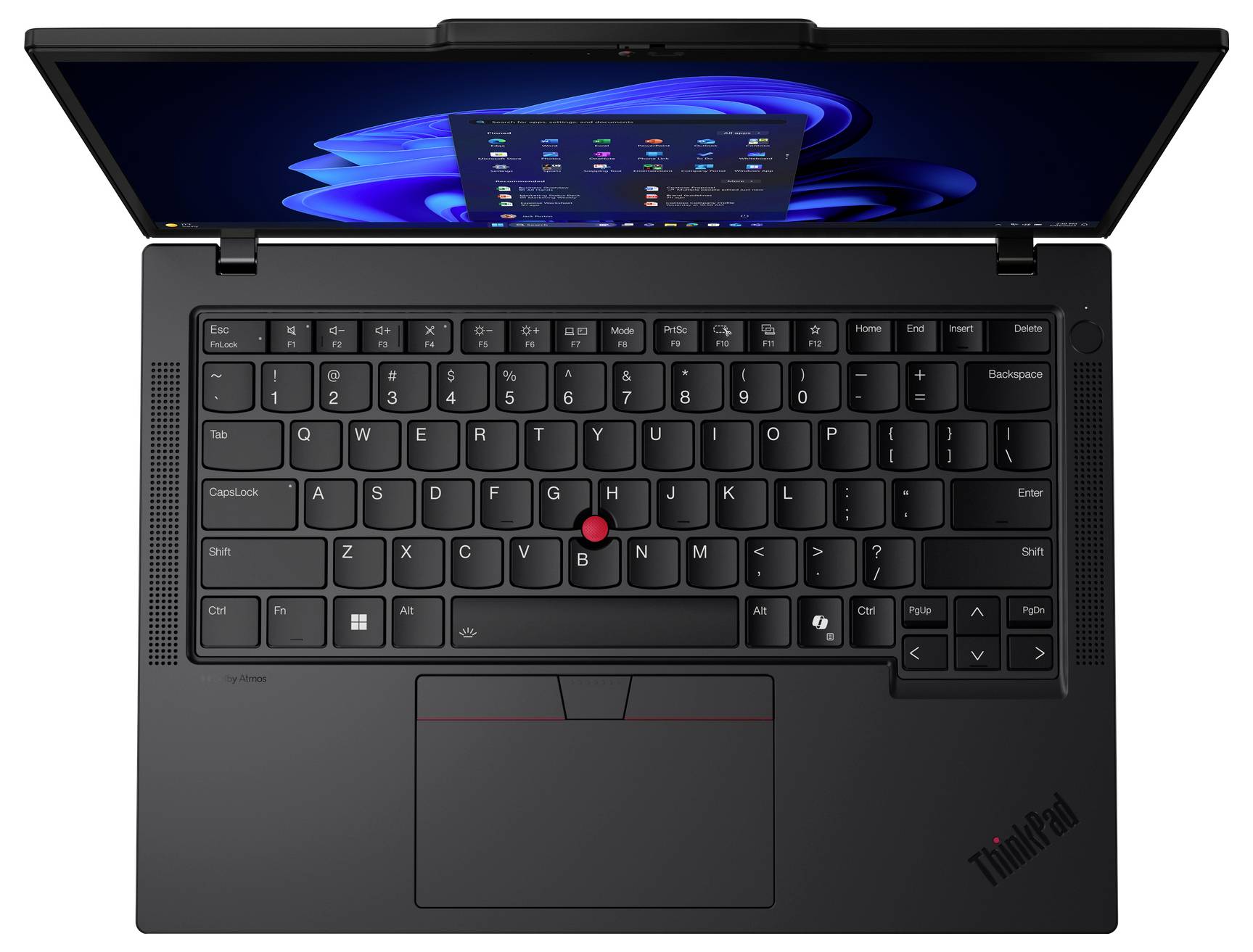 Eine schwarze Laptop-Tastatur mit einem roten Zeigerstab in der Mitte, aufgeklappter Bildschirm mit einem Softwaremenü darauf, auf einer weißen Oberfläche.