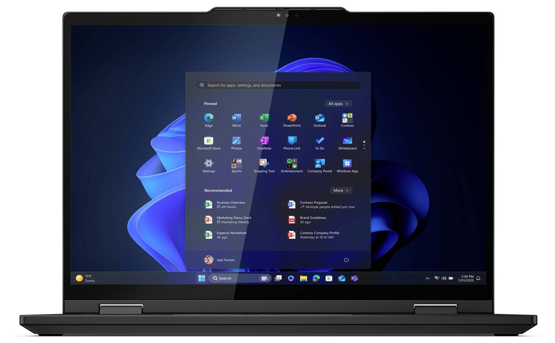 Ein Laptop zeigt das Windows 11-Startmenü mit verschiedenen App-Symbolen an. Der Bildschirm zeigt Optionen wie „Angeheftet