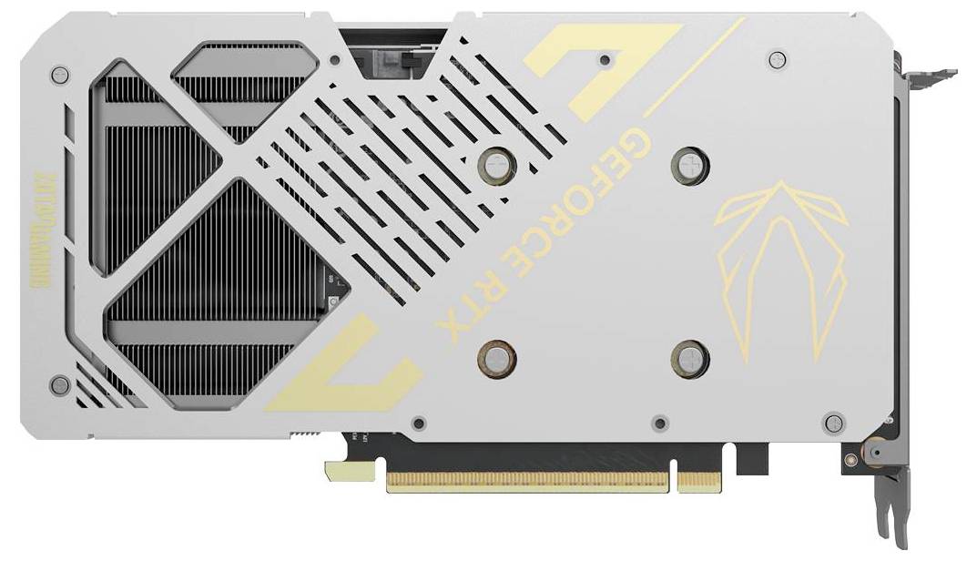 Eine Grafikkarte mit einem silber- und goldfarbenen Design, auf der Seite mit einem Logo und dem Text „GeForce RTX