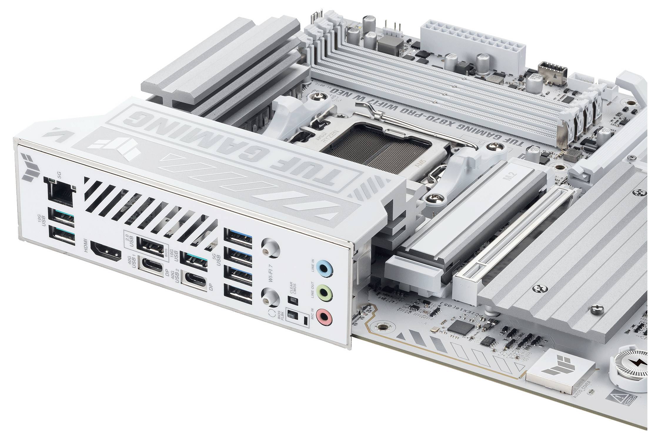 Ein graues ASUS TUF Gaming Motherboard mit verschiedenen Anschlüssen, CPU-Sockel, RAM-Steckplätzen und Kühlkörpern. Das Design beinhaltet RGB-Beleuchtungselemente.
