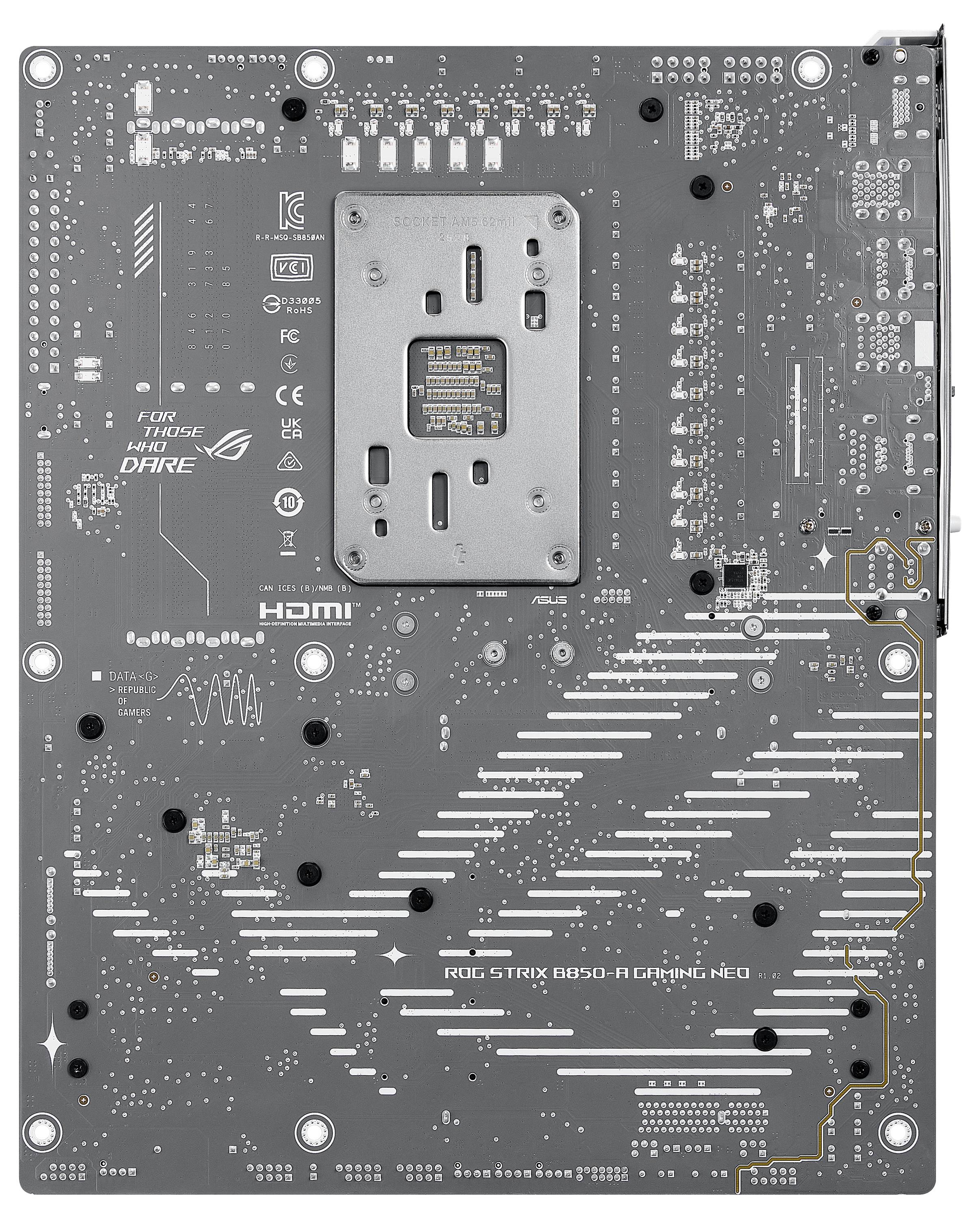 Das Bild zeigt die Rückseite eines ASUS ROG STRIX B450-F GAMING II Motherboards. Die Metallrückplatte und Schaltkreispfade sind sichtbar.