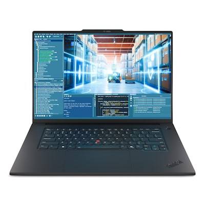 Ein eleganter Laptop zeigt einen Entwickler-Arbeitsbereich mit Code-Editor und virtuelles Lagerbestandsverwaltungssystem auf dem Bildschirm.