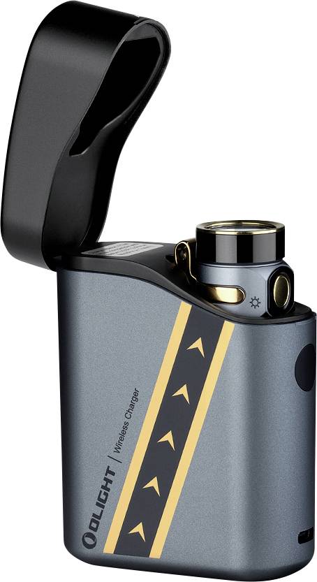 Ein kompaktes Gadget mit offlenem Deckel, metallischem Finish und goldenem Pfeilmuster. Es verfügt über einen Drehschalter und ist mit der Marke „OLIGHT Wireless Charger