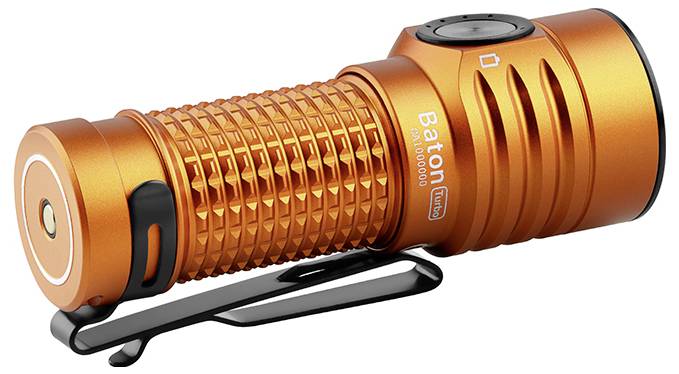 Orange kompakte Taschenlampe mit strukturiertem Griff, Clip und Beschriftung „Baton".