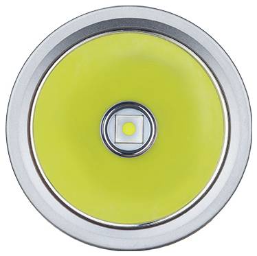 Eine Nahaufnahme einer Taschenlampenbirne mit einer zentralen LED, umgeben von einem gelben Reflektor.