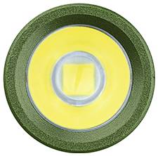 Eine Nahaufnahme einer LED-Taschenlampen-Birne, die ein kreisförmiges Design mit einem gelben und silbernen Zentrum zeigt, umgeben von einem kupferfarbenen Ring.