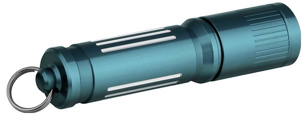 Eine kleine, türkisfarbene metallische Taschenlampe mit Schlüsselring, die für Portabilität entworfen wurde.