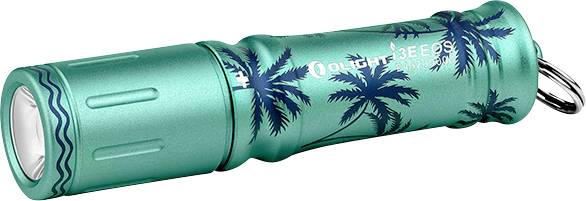 Eine kleine, blaugrün gefärbte Taschenlampe mit Schlüsselring und Palmendesigns auf dem Gehäuse. Die Taschenlampe ist mit „OLIGHT i3E EOS
