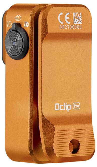 Ein orangefarbenes Oclip Pro-Gerät mit einem kreisförmigen Knopf an der Seite und Produktdetails, einschließlich Zertifizierungsmarken, auf der Oberseite.