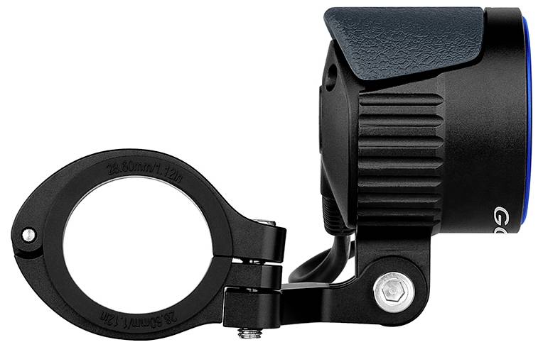 Ein schwarzes Fahrradlicht, das auf einer kreisförmigen Lenkerklammer montiert ist, von der Seite betrachtet, mit einem strukturierten Griff oben und einem sichtbaren Bolzen darunter.