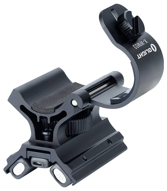 Eine schwarze taktische Halterung mit Schnellverschlussmechanismus, entwickelt zum Anbringen an Schusswaffen- oder Ausrüstungsschienen, mit dem Olight-Logo versehen.