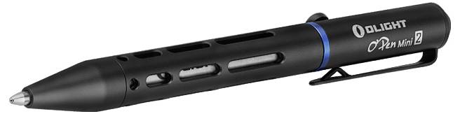 Ein grüner taktischer Stift mit Clip, mit gerilltem Schaft und spitzer Spitze, entworfen für Selbstverteidigung oder Notfallsituationen.