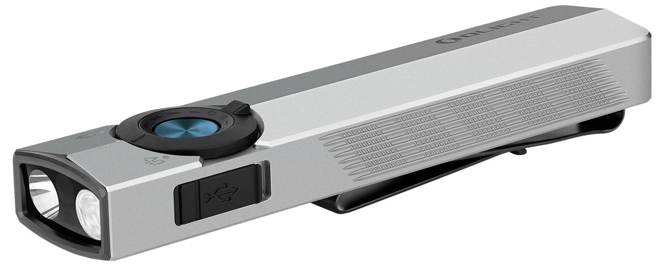 Eine silberne, rechteckige LED-Taschenlampe mit einem blauen Ein-/Ausschalter und einer Klammer an der Seite zum Befestigen an einem Gürtel oder in einer Tasche.