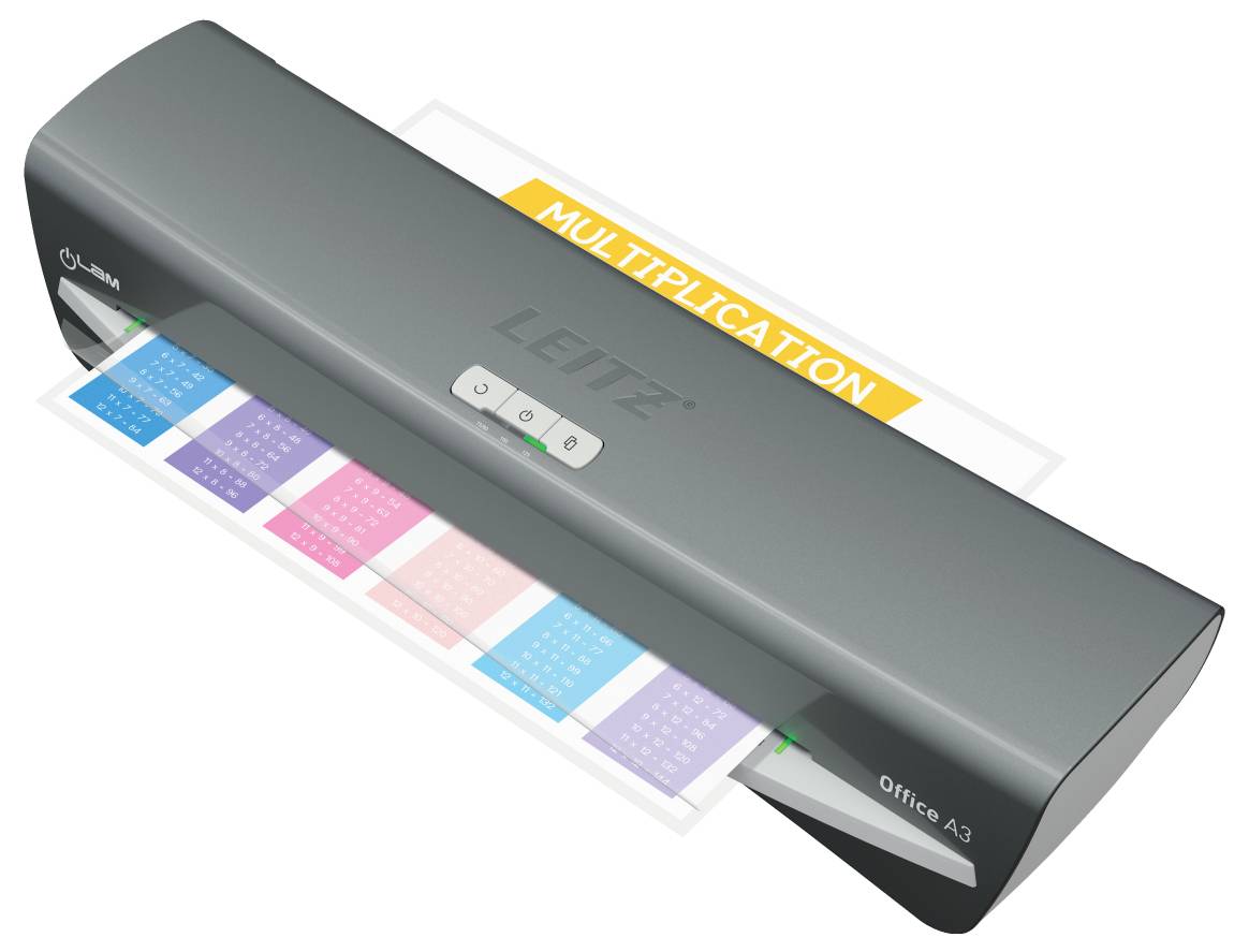 Ein Leitz Office A3-Laminiergerät in Verwendung, das ein farbenfrohe Multiplikationstabelle laminiert.