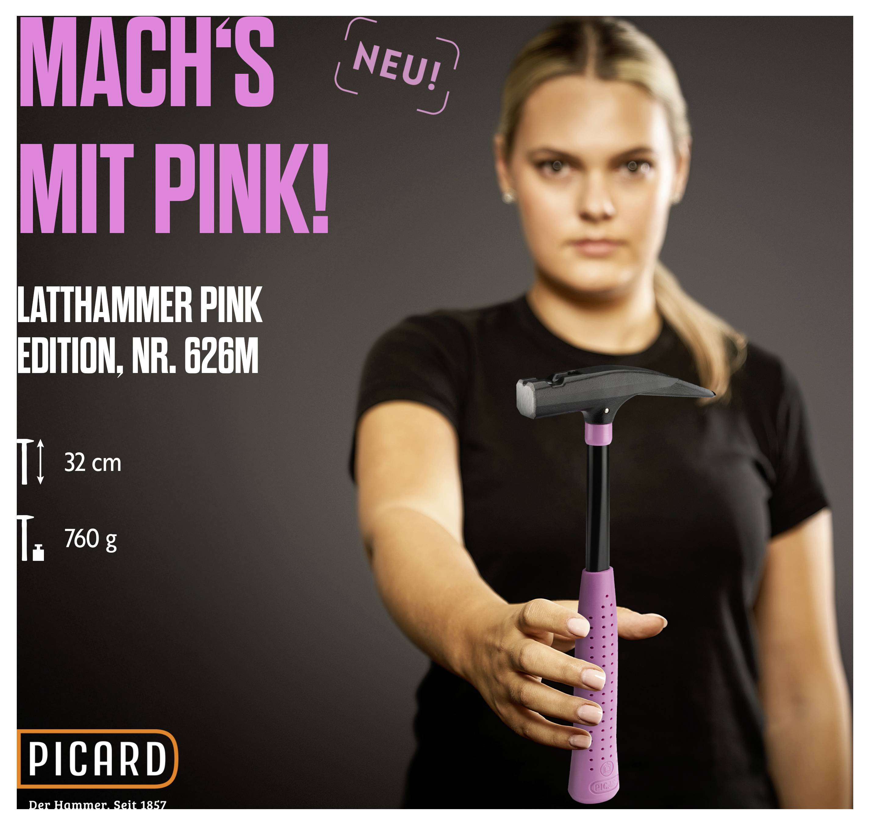 'Mach’s mit Pink!' Ein junges Model hält einen pinken Latthammer. Text beschreibt Größe 32 cm, Gewicht 760 g, und 'Neu!'