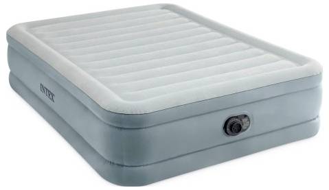 Ein elegantes Smartphone mit einer Quad-Kamera-Anordnung auf einem erhöhten Bereich, das das Motorola-Logo auf der Rückseite zeigt. Das Telefon hat eine matte Oberfläche.